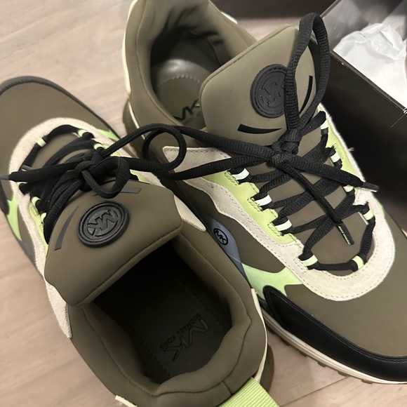 Micheal kors sneakers - Picture 2 of 5